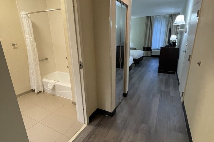 Room 115 of 141