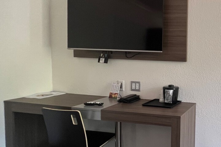 Room 26 of 33
