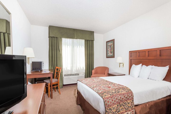 Room 22 of 35