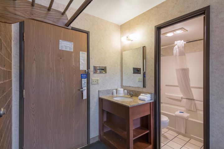 Room 21 of 40