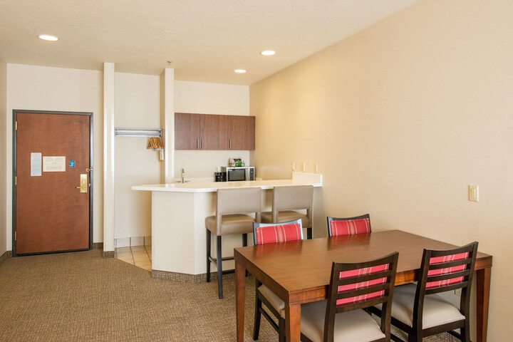 Room 7 of 28