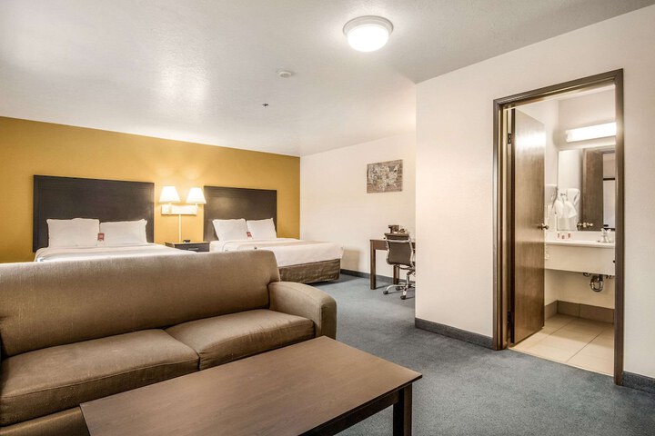 Room 32 of 40