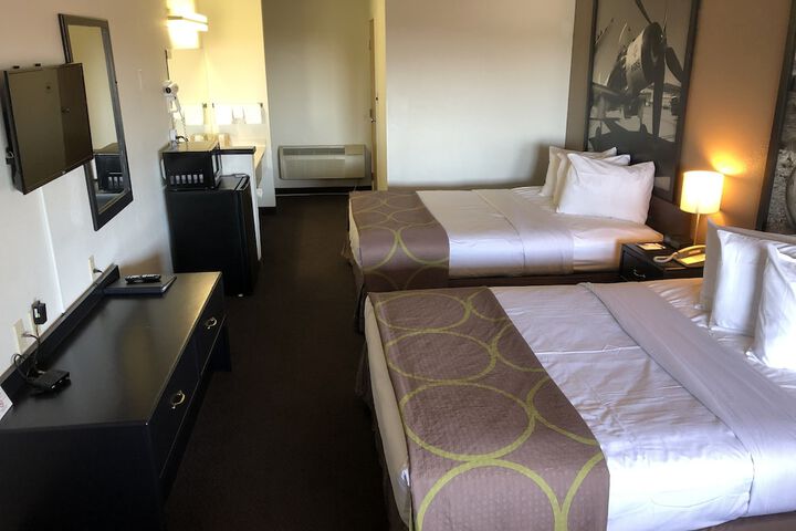 Room 11 of 24
