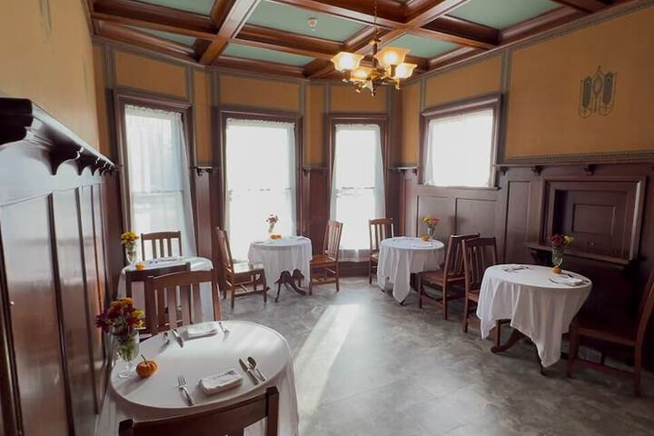 Charleston House Bed & Breakfast Inn
