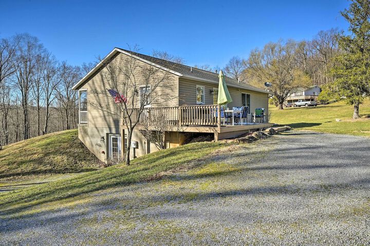 Berkeley Springs Vacation Home w / Fire Pit!