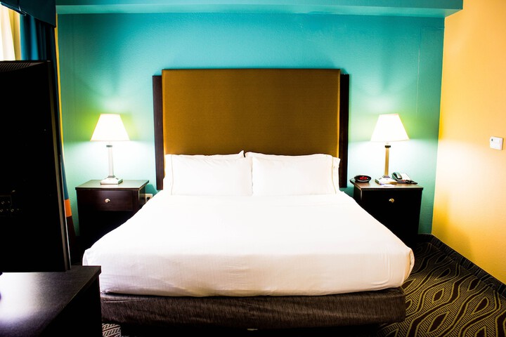 Room 14 of 33
