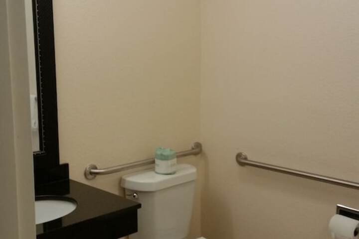 Room 21 of 35