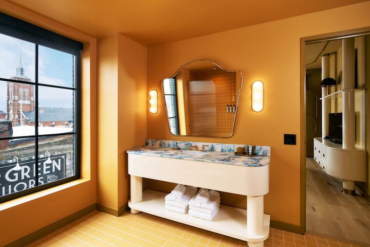 Room 25 of 49