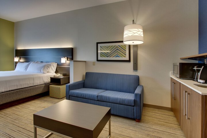Holiday Inn Express & Suites Morris by IHG