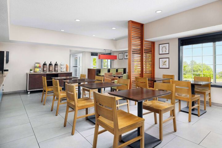 Country Inn & Suites by Radisson Big Flats (Elmira), NY