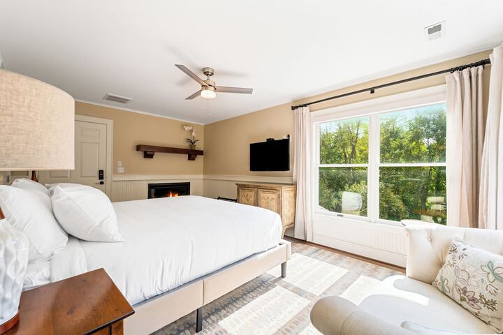 Room 42 of 82