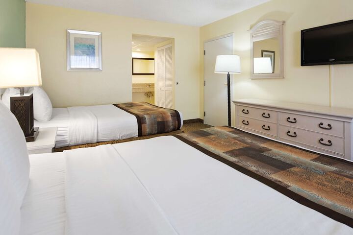 Room 11 of 24
