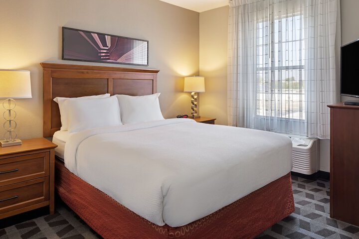 Room 32 of 46