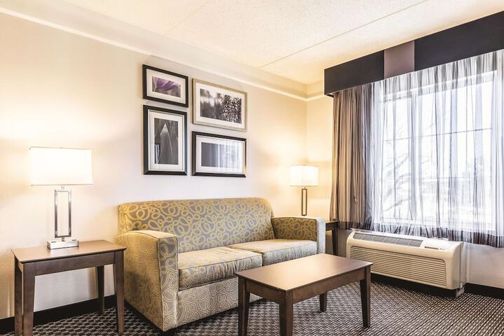 Room 15 of 37