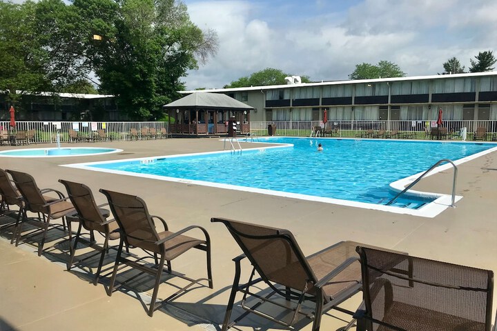 Pool 7 of 44