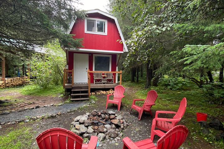 Nauti Otter Inn and Yurt Village