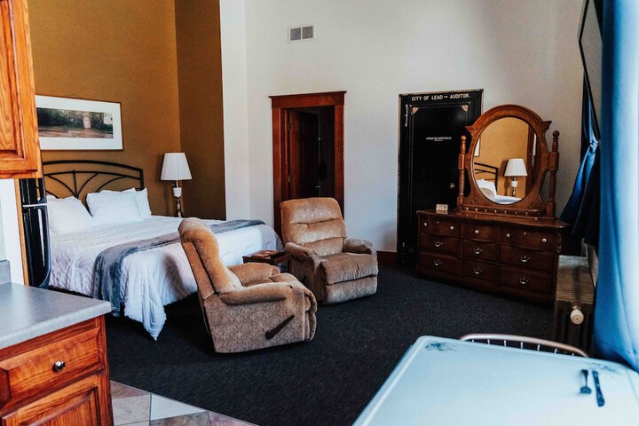 Room 10 of 82