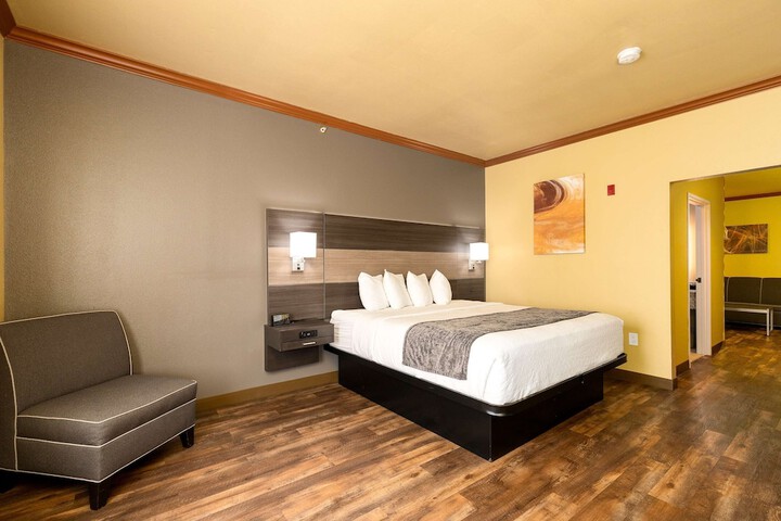 Room 17 of 38