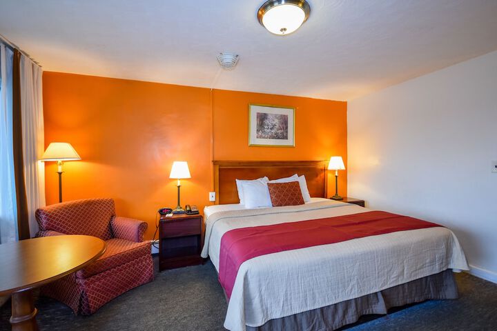 Monticello Inn Framingham
