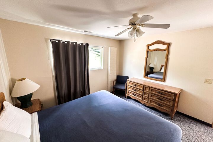 Room 105 of 299