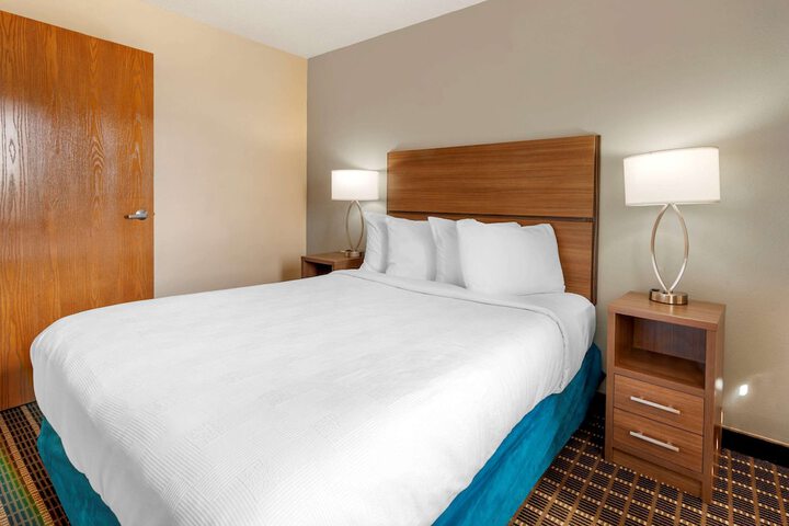 MainStay Suites Dubuque at Hwy 20