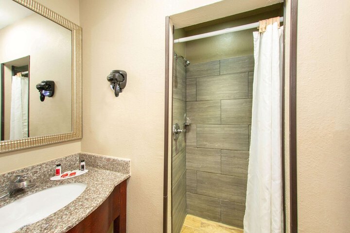 Room 15 of 16