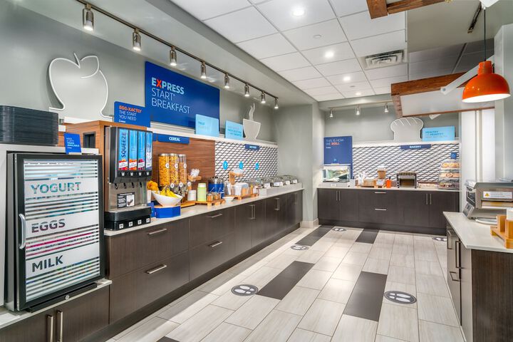 Holiday Inn Express & Suites Brandon by IHG