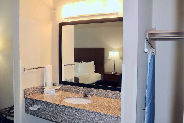 Room 14 of 22
