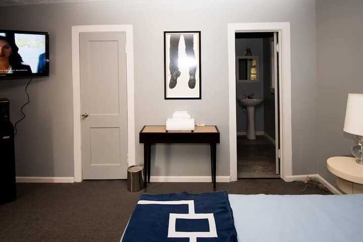 Room 4 of 15