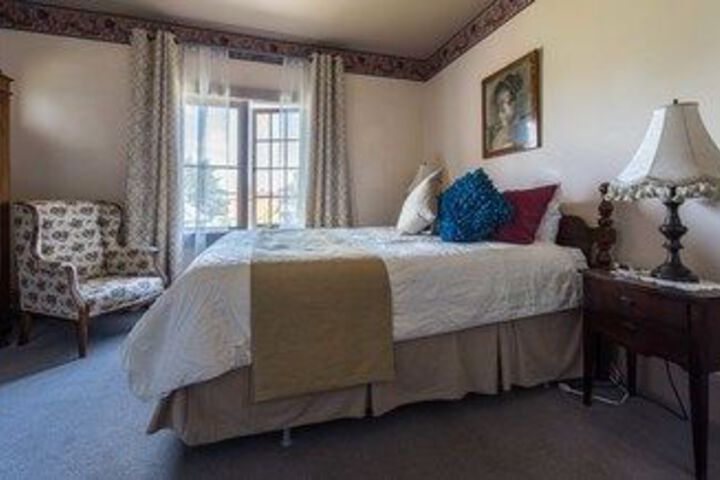 Oak Bay Guest House Bed & Breakfast