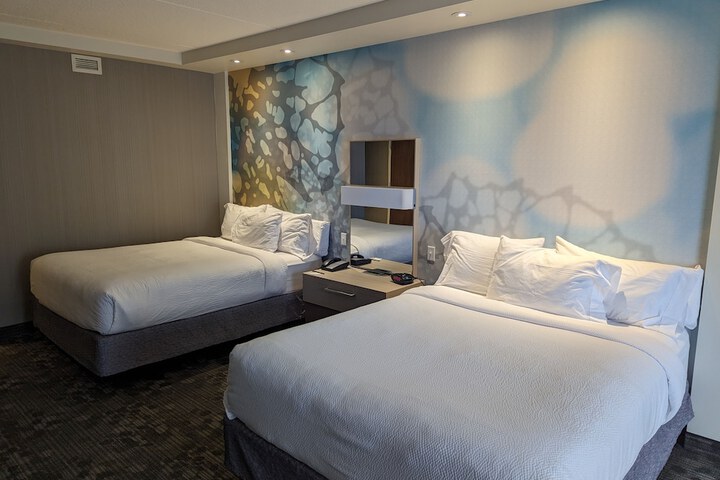 Courtyard by Marriott Holland Downtown