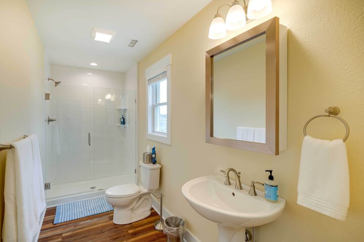 Corolla Vacation Rental w / Pool Walk to Beach!