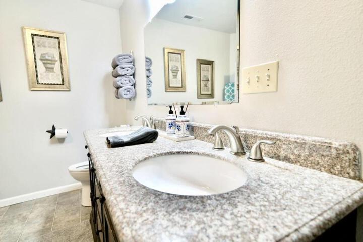 Beautiful Country Apartment AC, Pickleball, Billiards, Playground, Gardens