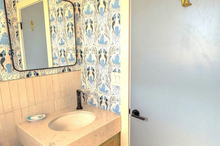 Room 42 of 61