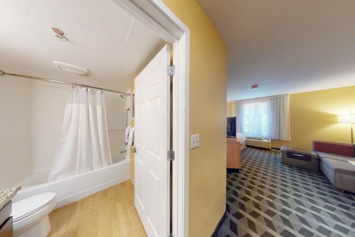 Room 12 of 16