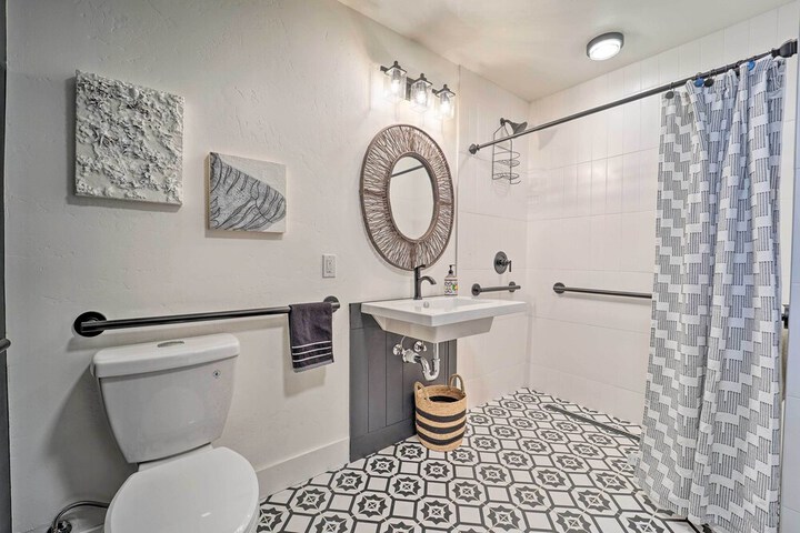 Pet-friendly Mancos Gem w / Patio & Fire Pit!