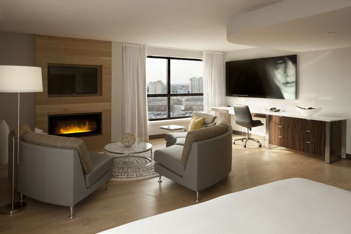 Room 16 of 77