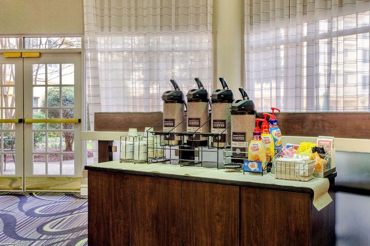 Breakfast/Coffee Service 25 of 30