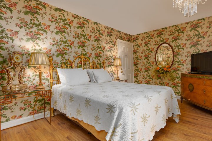Room 53 of 77