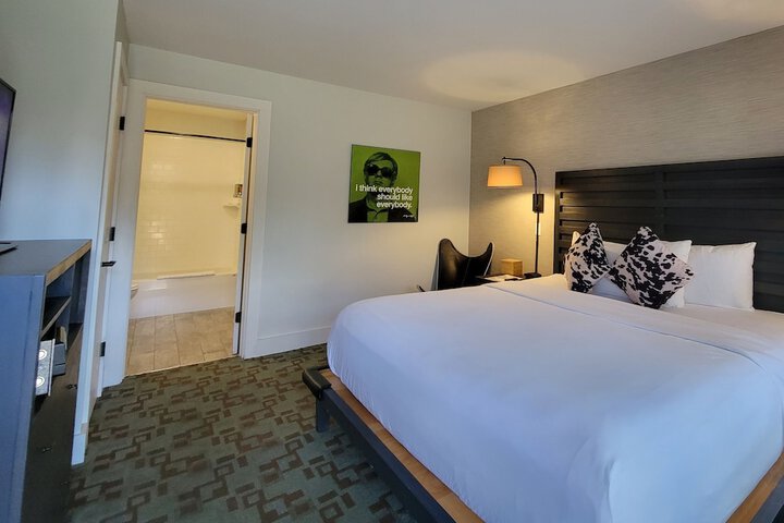 Room 13 of 38