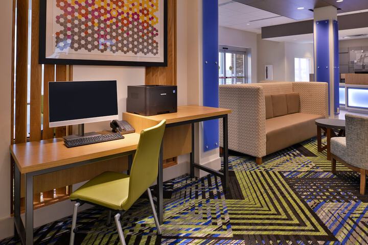 Holiday Inn Express & Suites Marshalltown by IHG