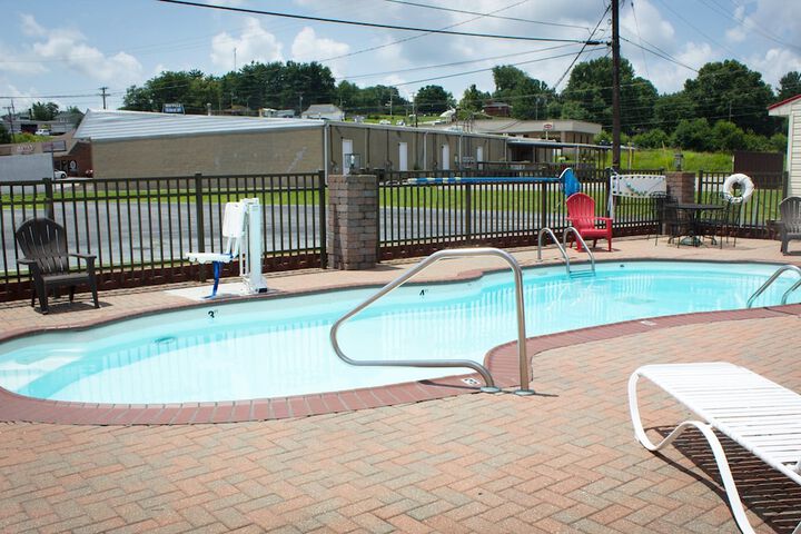 Pool 4 of 37