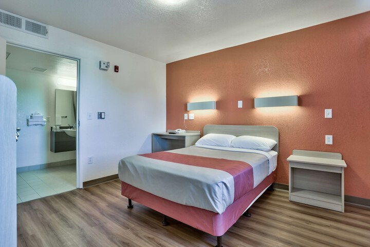 Room 29 of 37