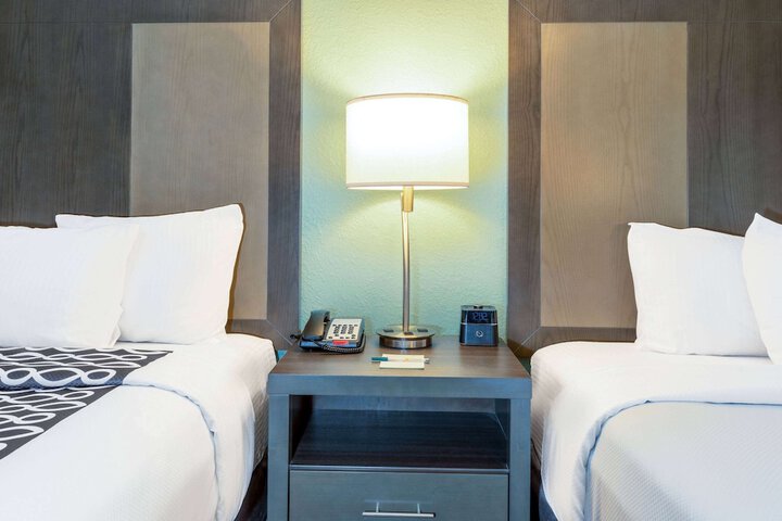 Room 22 of 38