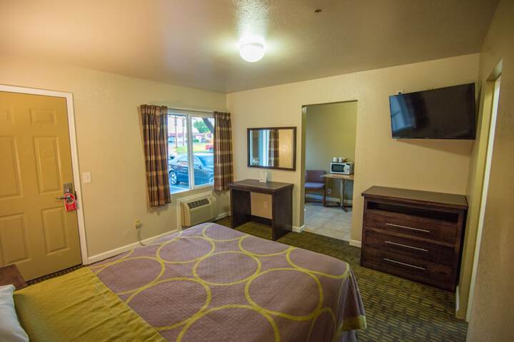 Room 10 of 27
