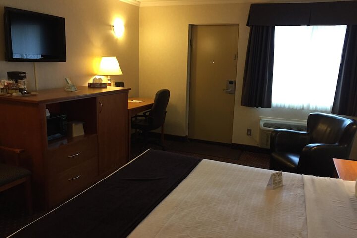 Room 32 of 40