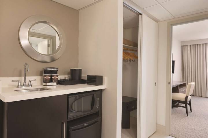 Embassy Suites by Hilton Milwaukee Brookfield