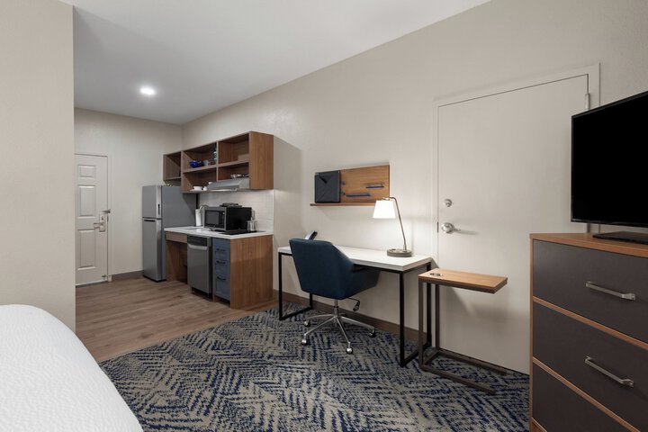 Candlewood Suites Mobile‑Downtown by IHG