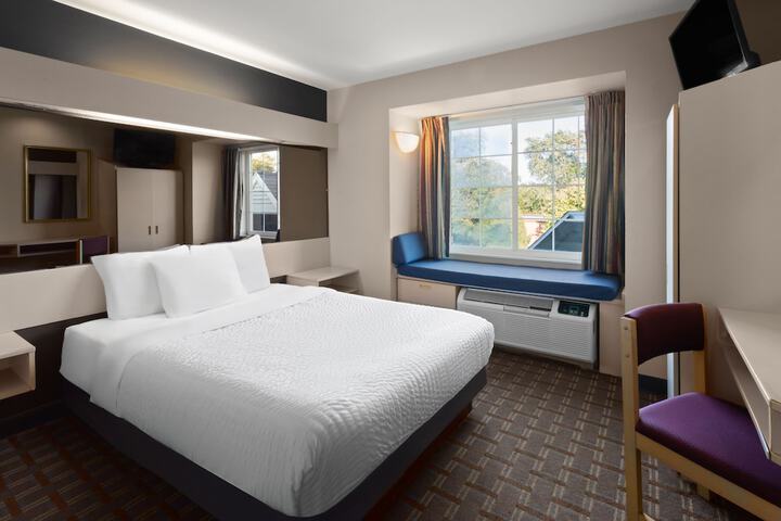 Americas Best Value Inn & Suites Racine
