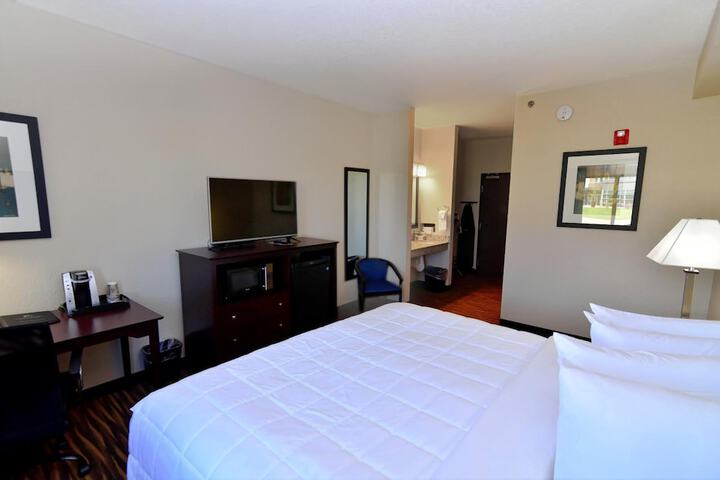 Room 11 of 38